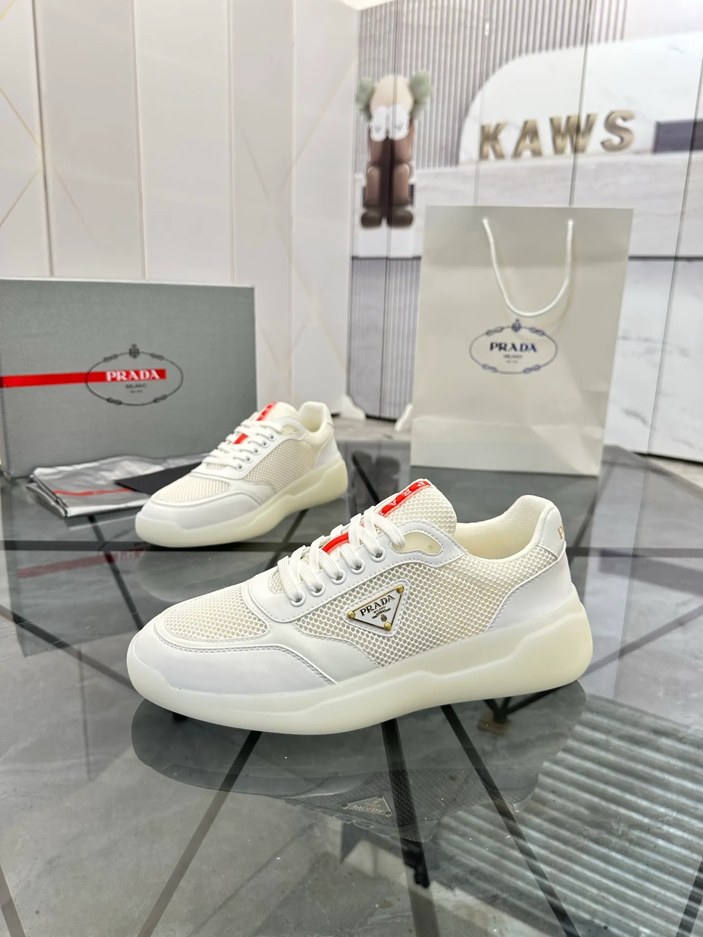 Men's shoes for sale 💰: 💰P620¥ High-end top quality Product trademark: Prada *"Prada*" low-top casual shoes Regular size: 38-45 (can be customized to 46) Product materials: Upper imported first-layer cowhide spliced ​​with original fabric, breathable lining, cowhide foot pads, original outsole. No.: 001